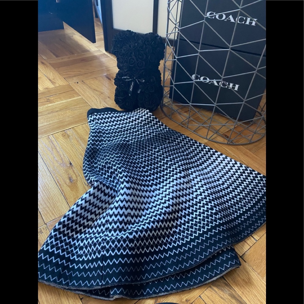 Very cute vintage style skirt black & white